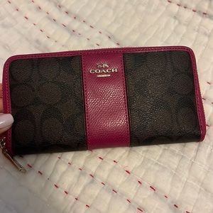Coach Accordion zip wallet